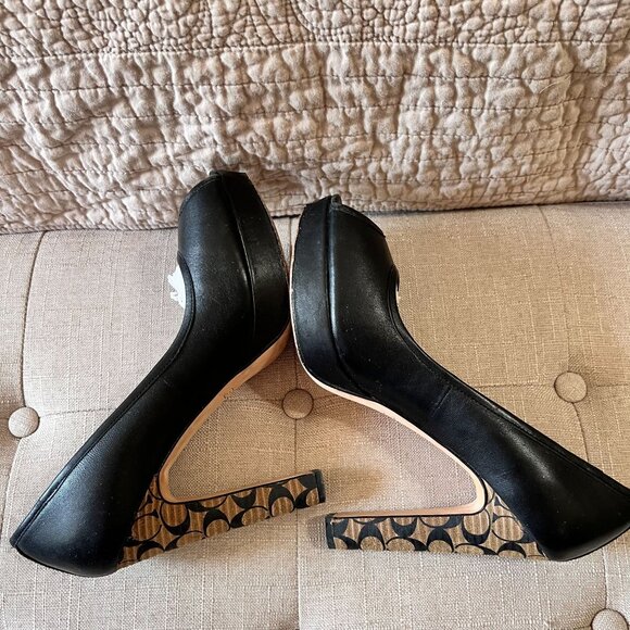 Coach Black Breana Leather Peep Toe Platform Pumps. Coach Logo Heels. Size 9 - Picture 8 of 16